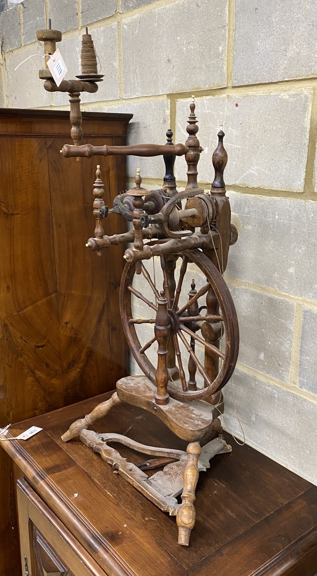 A Victorian turned wood spinning wheel, height 97cm